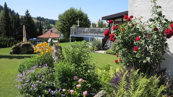 Garten mit Terrasse