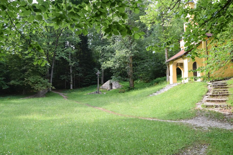 Hirschwiese auf dem Weg zum Kalvarienberg