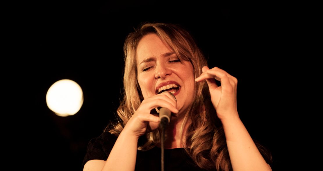 Stefanie Turnow mit Ensemble