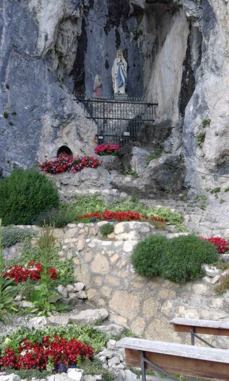 Mariengrotte unterhalb der Burgruine Falkenstein