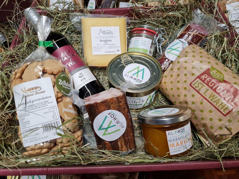 Regionale Produkte im Almhof-Laden