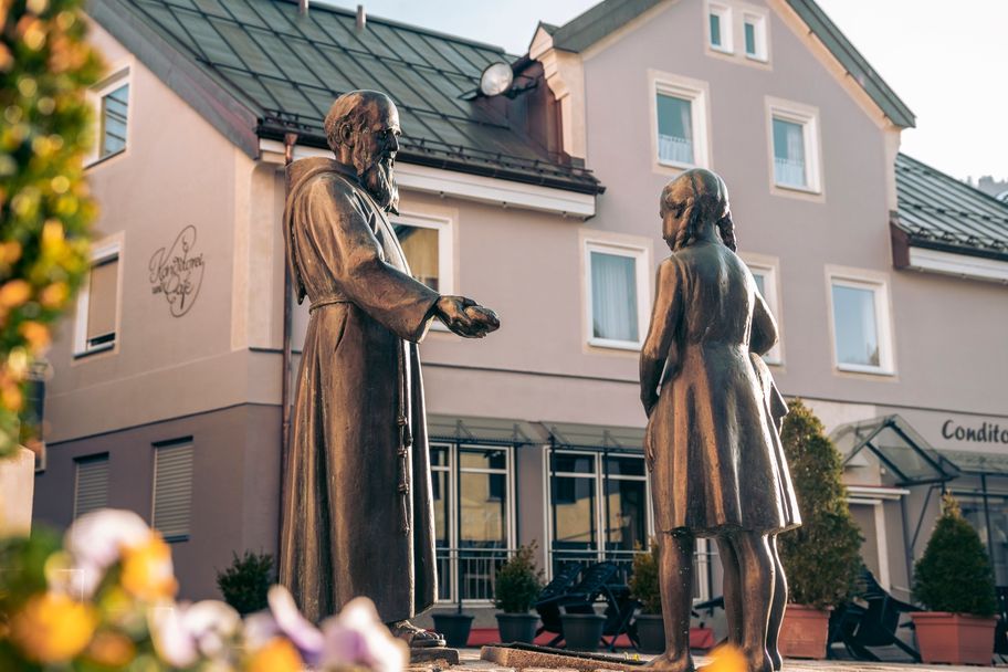 Kapuzinermöch-Figur am Klosterplatz