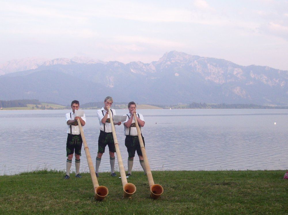 Alphornbläser am See