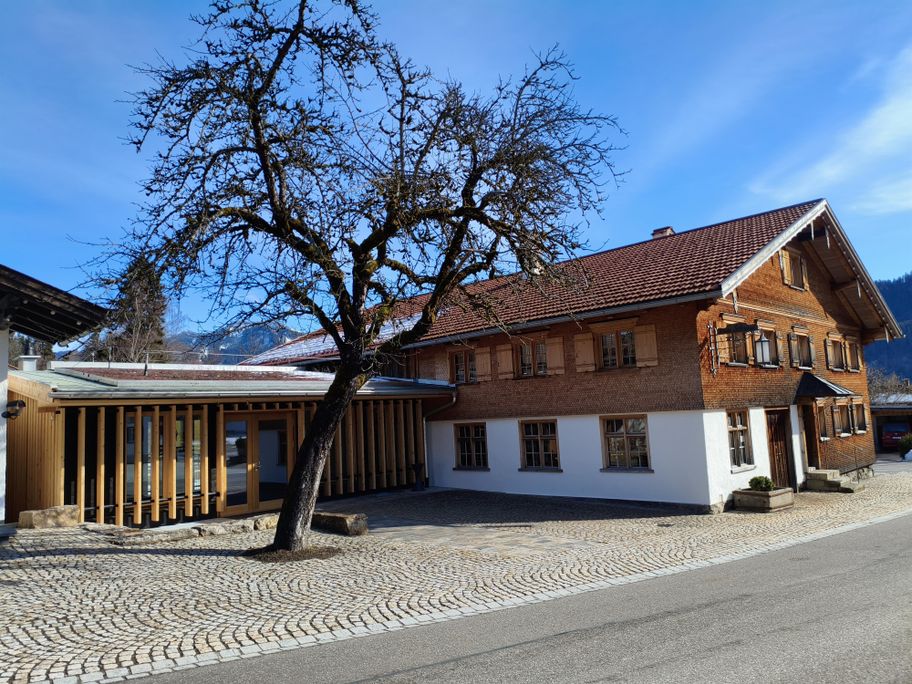 Alte Schmiede mit neuem Eingangsbereich