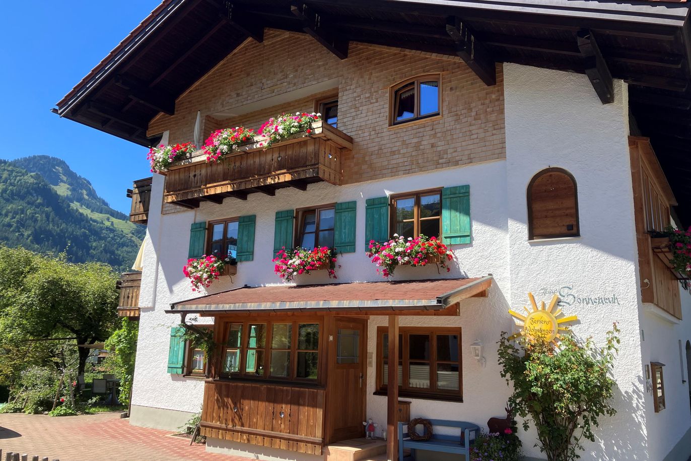 Hausansicht Ost geschindelt mit Horn