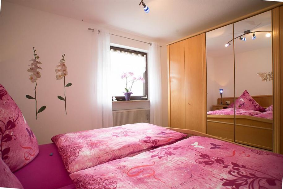Schlafzimmer 2 Rosi