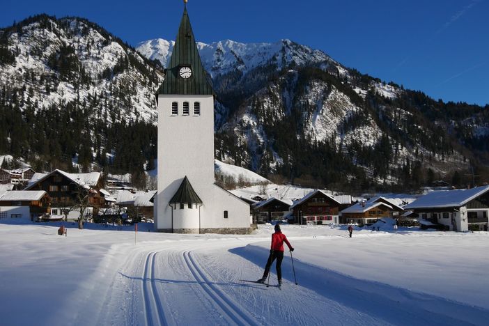 Loipe ins Dorf