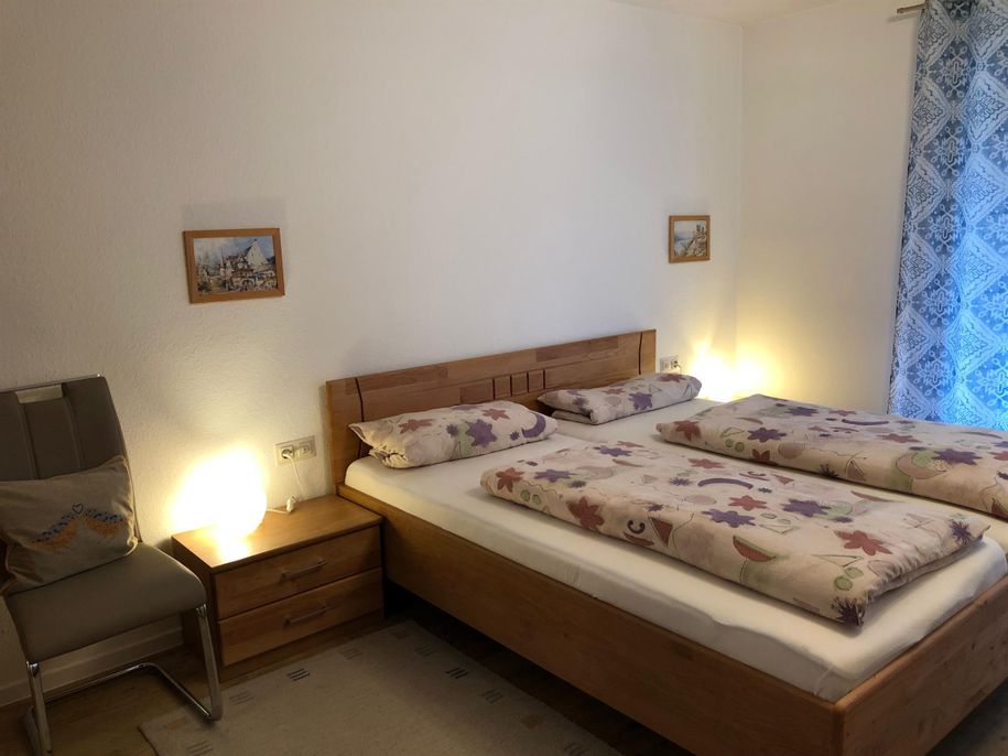 Schlafzimmer 1