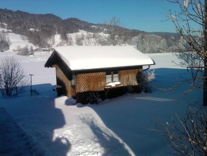Gartenhaus im Winter