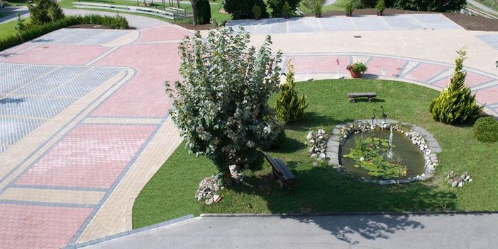 Hotel Alpenrose, Parkplatz am Haus