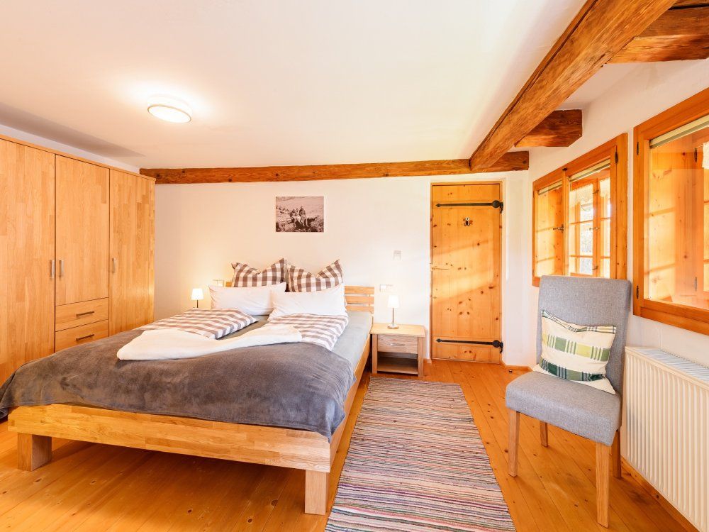 Gemütliches Schlafzimmer im historischen Bauernhaus im Allgäu