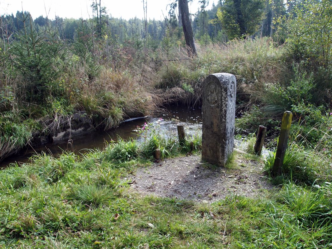 Dreiländerstein_Eggenthal_©Von Ordercrazy - Wikipedia, CC0