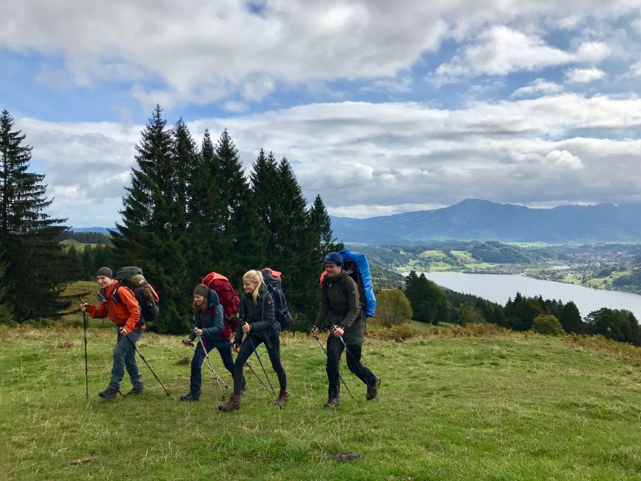 Wanderer am Alpsee Tiefblick