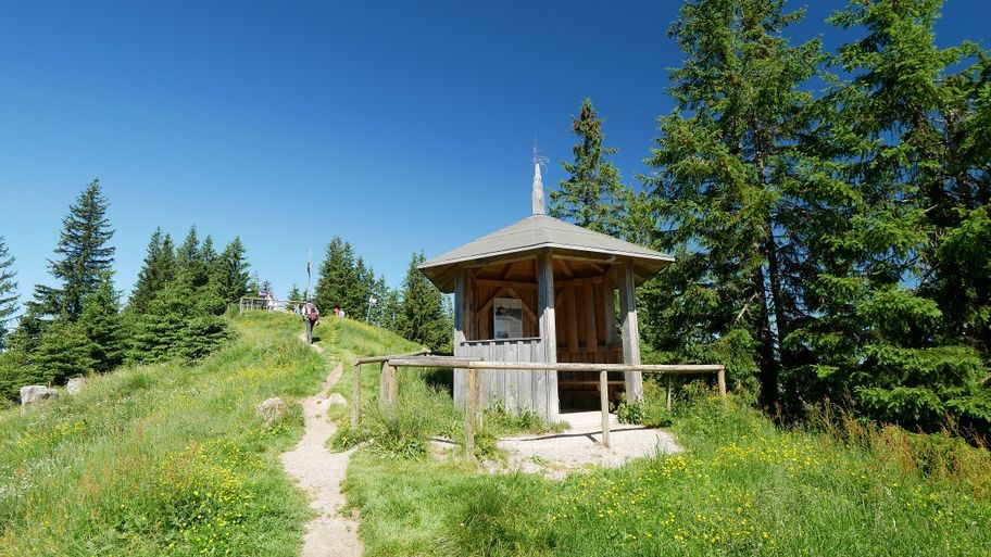 Pavillon am Gipfel des Edelsberges