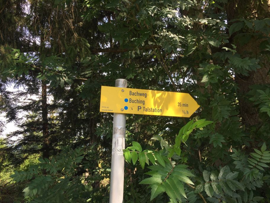 Beschilderung zum Bachweg