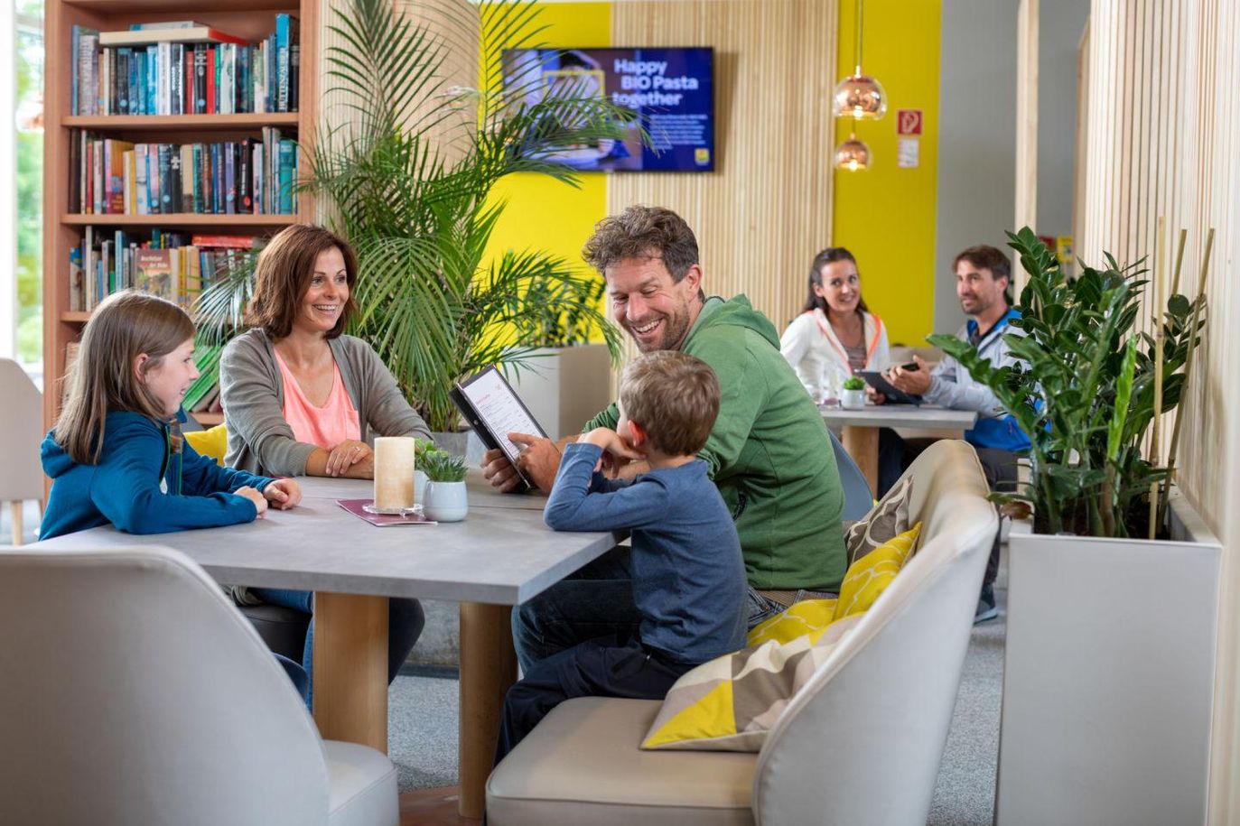 lobby-hotelbar-jufa-kempten-1440x960