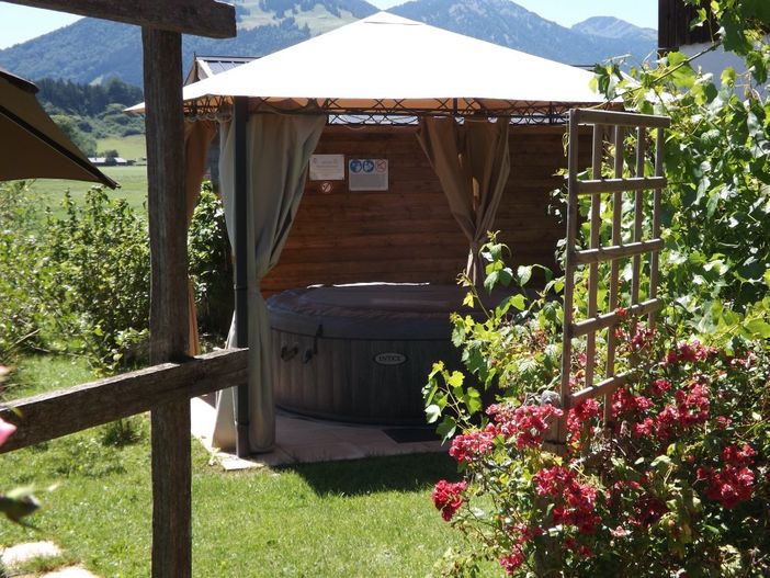 Whirlpool im Pavillon