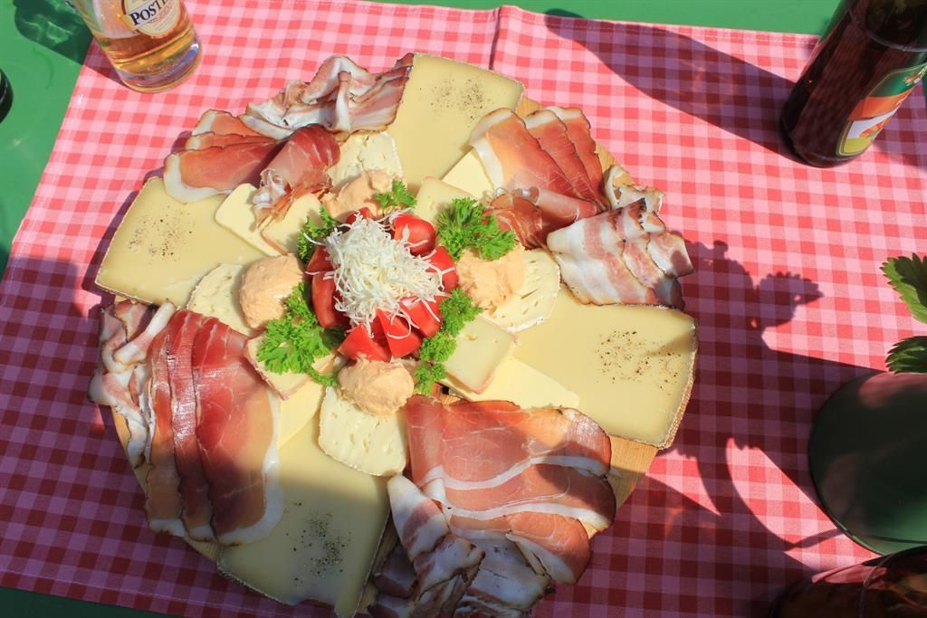 Ferienhof Almfrieden - leckere Brotzeitplatte