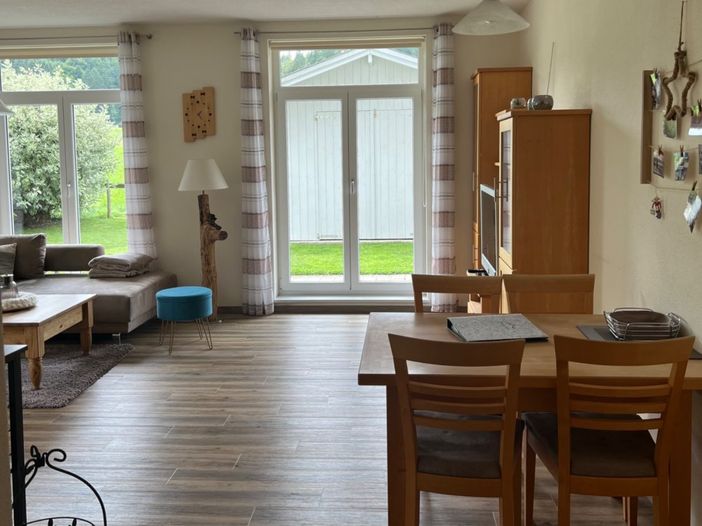 Essplatz und Wohnzimmer
