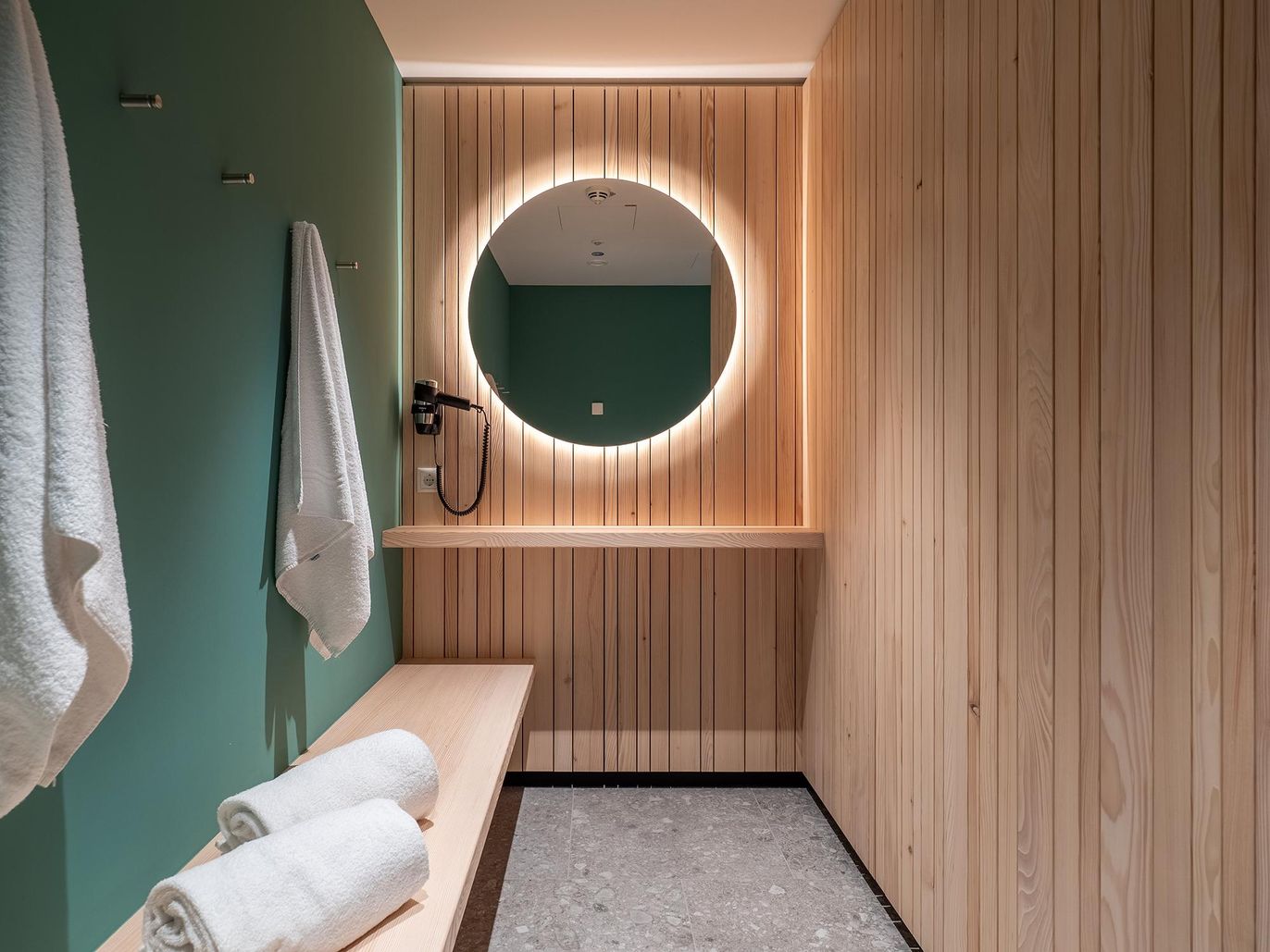 hofgut-wellnessbereich-3000_2000_1