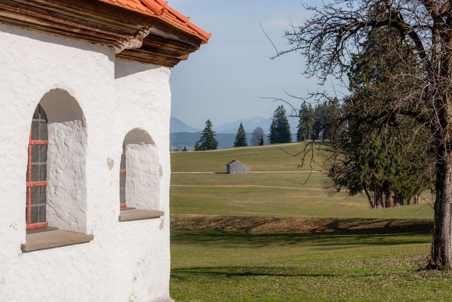 Kapelle mit Panorama bei Schwarzenbach.