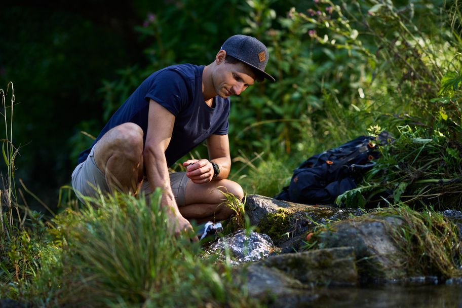 Mit frischen Wasser die Vorräte auffüllen, Glücksquellen-Weg
