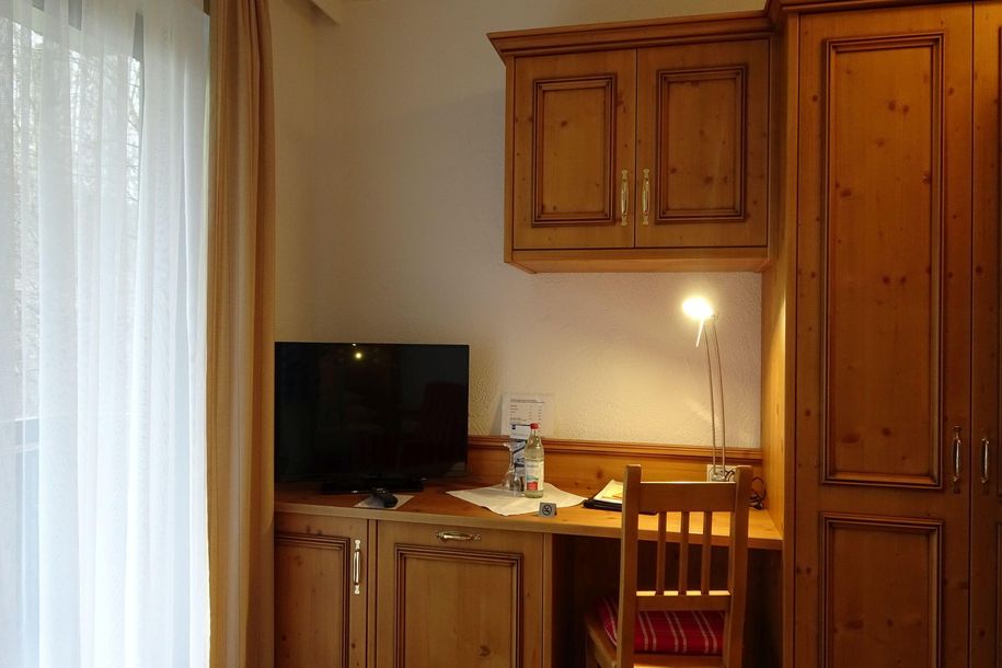 Einzelzimmer mit Balkon