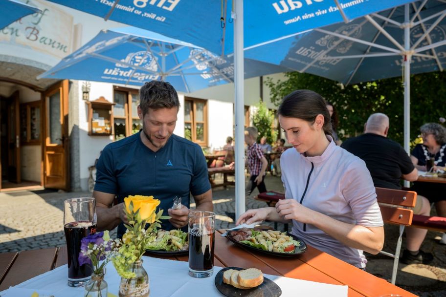 Verdiente Einkehr in einem typisch bayerischen Biergarten