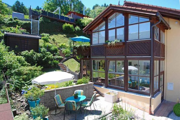 Das Haus mit Garten und Wintergarten