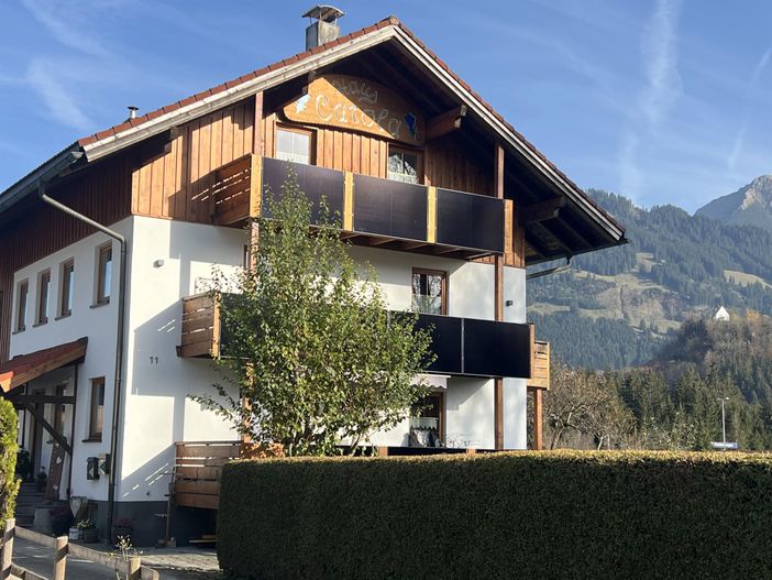 Hausbild mit PV