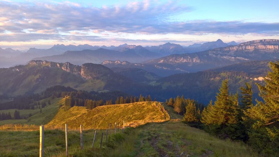 Sonnenaufgang zum Riedberger Horn bei Grasgehren