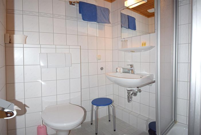 Erstes Badezimmer