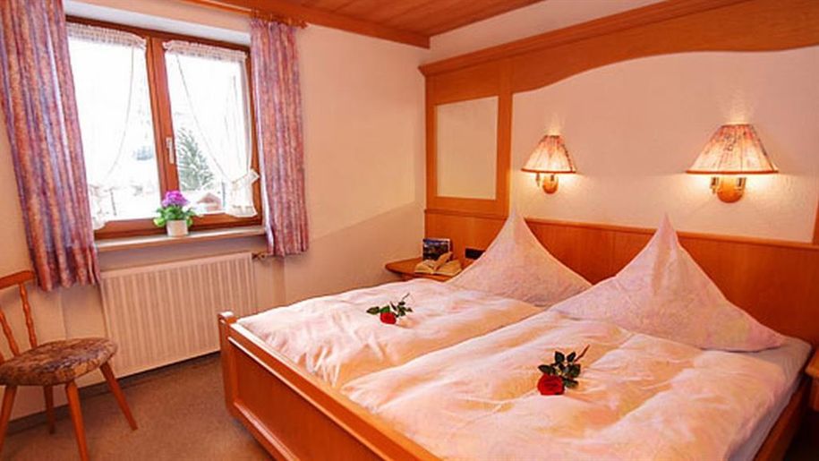 Schlafzimmer Ferienwohnung 2 Haus Hornblick