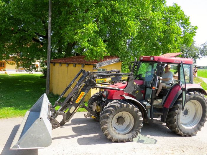 Bauer auf Traktor