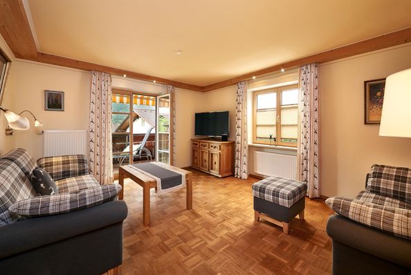 FeWo Hirschberg Wohnzimmer mit Südbalkon