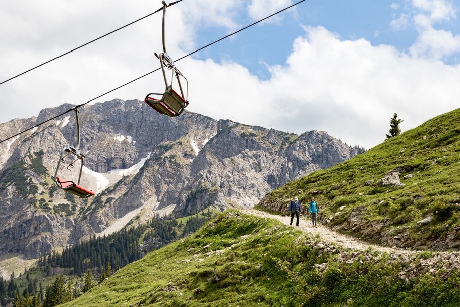 Sessellift Hochalpbahn am Breitenberg, direkt neben der Hochalphütte