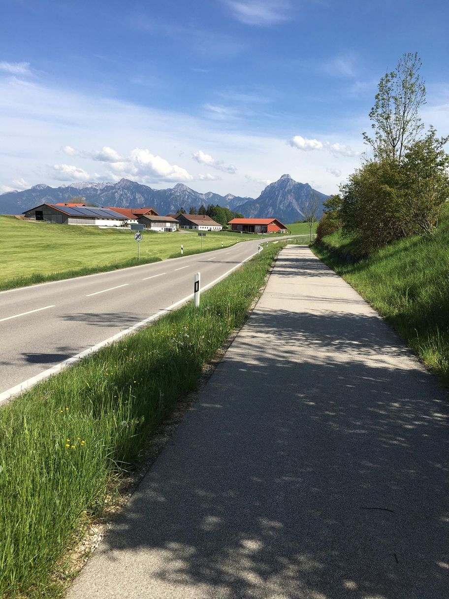 Rad und Fußweg nach der Sennerei Lehern