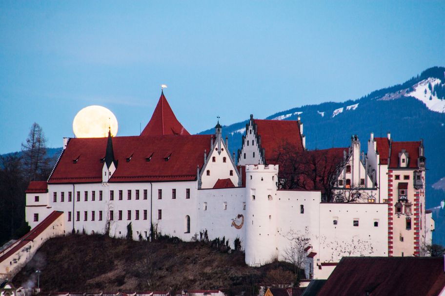 Füssen_Hohes_Schloss_Vollmond_41(1)_©Füssen_Tourismus_und_Marketing_Fabian_Prinz_1[1]