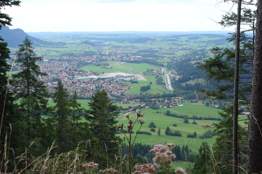 Auf der Abfahrt Blick auf Pfrontener Tal