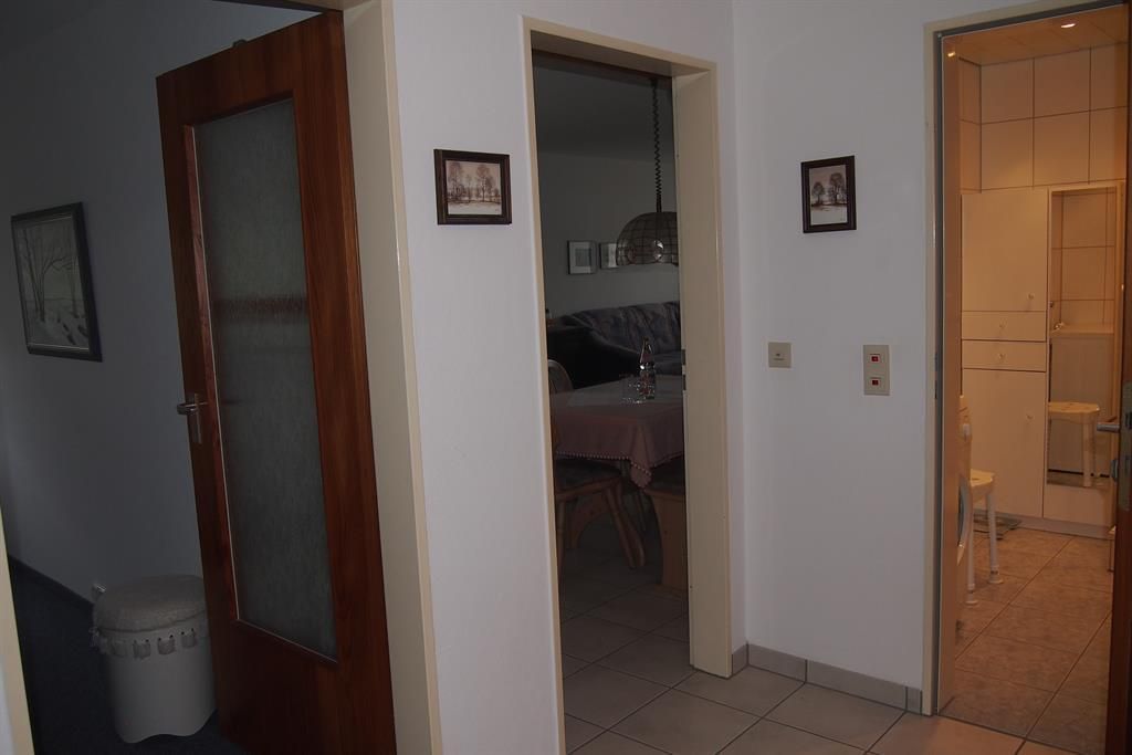 Flur mit Türen zu den Räumen