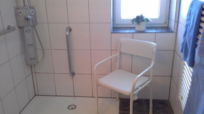 Bad mit Wand-, u. Fussbodenheizung