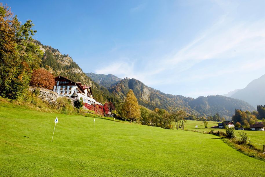 Hotel vom hauseigenen Krolfplatz aus