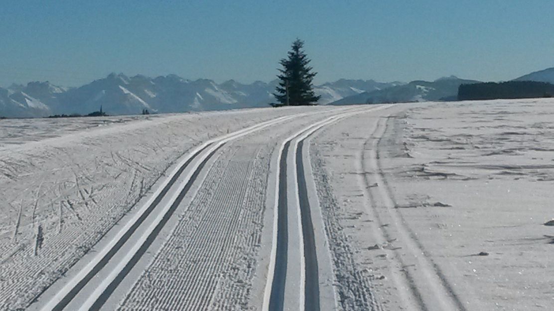 Herrliche Ausblicke auf der Loipe zwischen Ermengerst und Wagenbühl