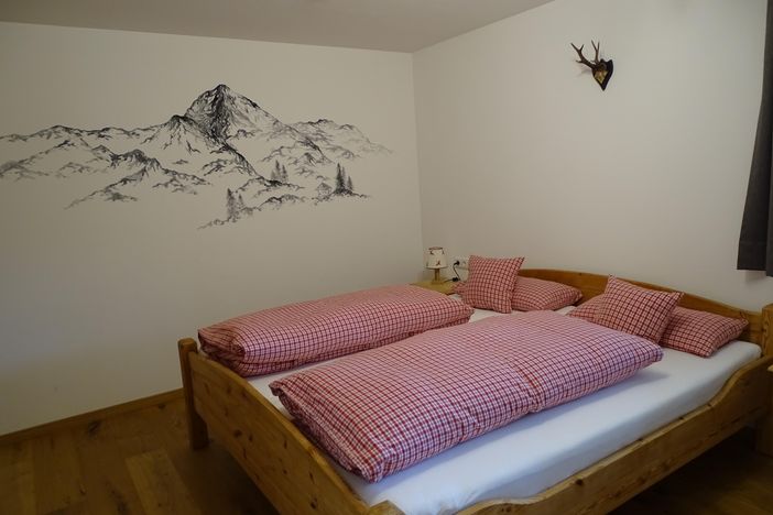 Schlafzimmer mit Doppelbett