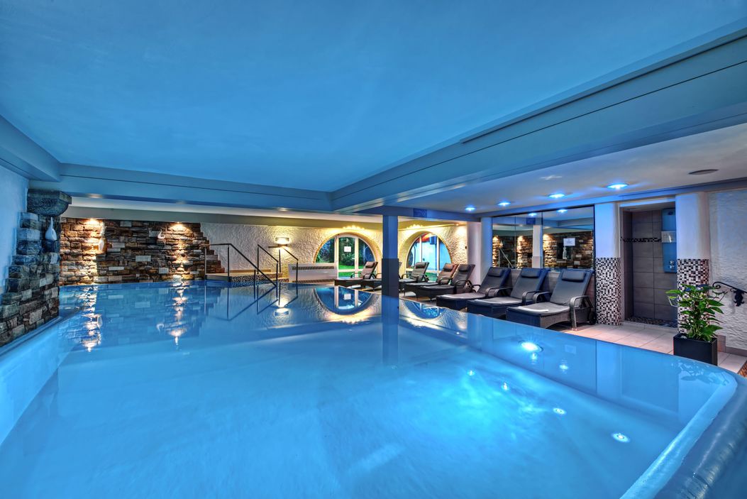 Indoor-Schwimmbad im "SPA Felsengewölbe"