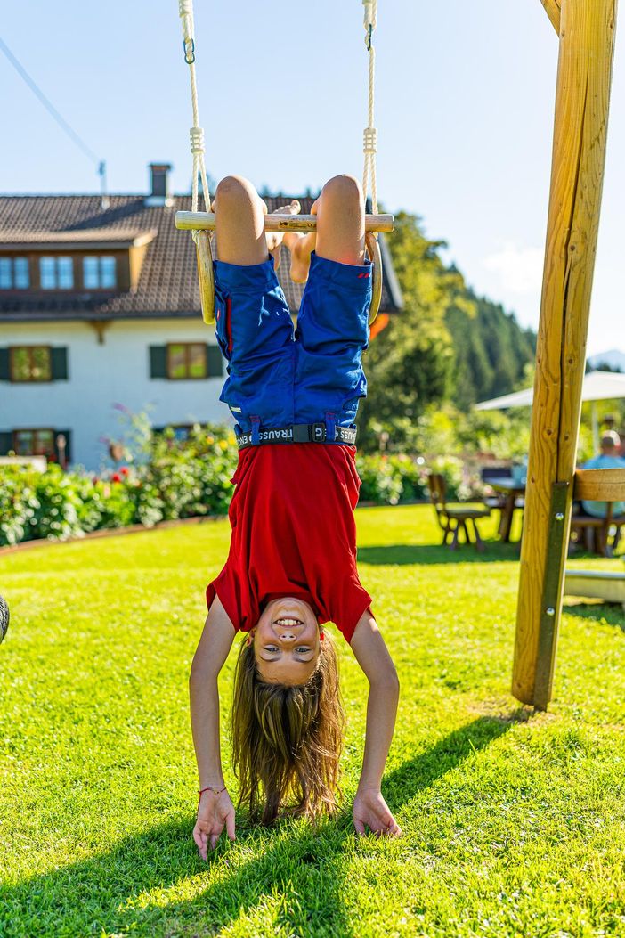 Schaukelspaß im Garten