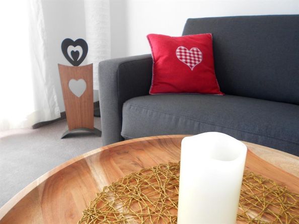 Couch und Tisch