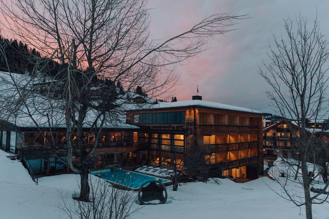 naturhotel_chesa_valisa_winter_abend_chesa_pool