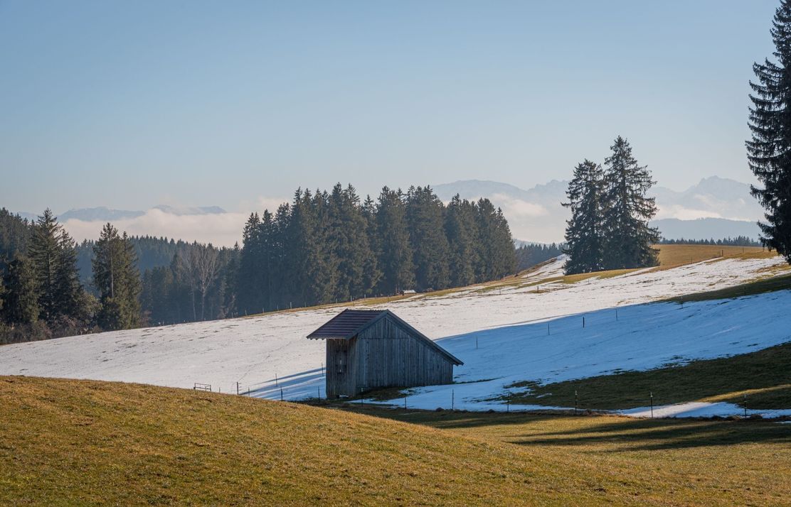 Idyllisches Voralpenpanorama bei Lengenwang.