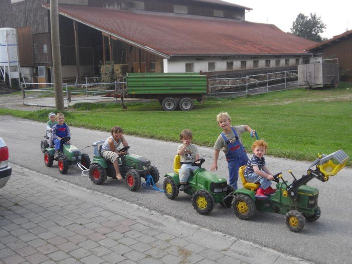 Kinder lieben unsren großen Fuhrpark